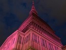 La Mole si illumina di rosso per festeggiare i 70 anni del Teatro Stabile di Torino La Mole si illumina di rosso per festeggiare i 70 anni del Teatro Stabile di Torino