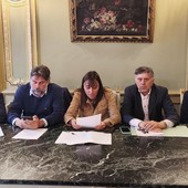 Dibattito tra maggioranza e opposizione sulla sanatoria dei debiti Dibattito tra maggioranza e opposizione sulla sanatoria dei debiti
