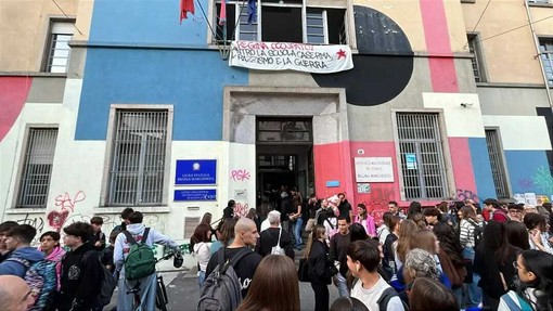 Gli studenti che hanno occupato il Regina Margherita Gli studenti che hanno occupato il Regina Margherita