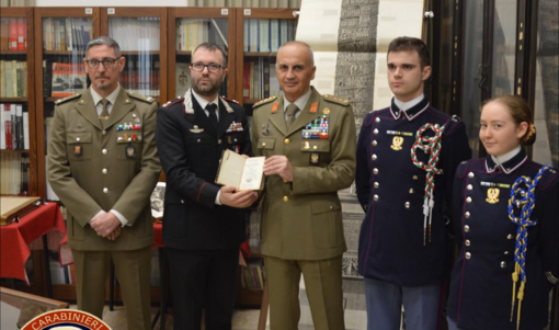 Restituito alla Teuliè un raro volume del Settecento: i carabinieri recuperano un'opera storica
