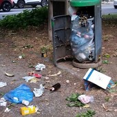 Moncalieri, gli incivili sporcano e vandalizzano i giardini di via Juglaris Moncalieri, gli incivili sporcano e vandalizzano i giardini di via Juglaris