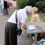 Via alla raccolta firme davanti alla scuola: "Serve un dosso per rallentare le auto" Via alla raccolta firme davanti alla scuola: "Serve un dosso per rallentare le auto"