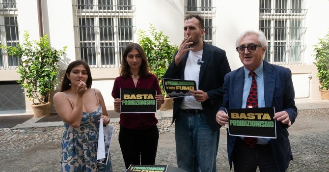 Una canna in Comune e un appello, i Radicali rilanciano il tema droghe leggere