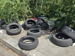 Rifiuti vicino all'ex Mazda Palace