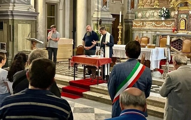 Un momento dell'incontro nella Chiesa di San Francesco a Moncalieri Un momento dell'incontro nella Chiesa di San Francesco a Moncalieri