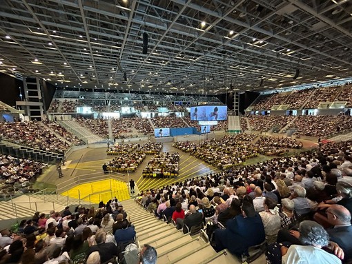 Inalpi arena gremita per la tre giorni dei Testimoni di Geova