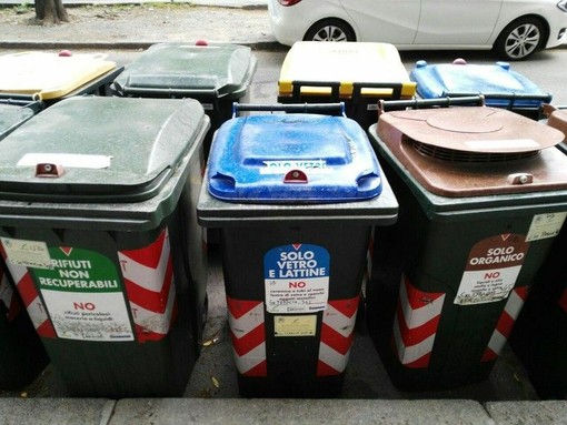 Torino sa dove buttare i rifiuti: dal centro a Falchera. Ma la differenziata non supera il 60% Torino sa dove buttare i rifiuti: dal centro a Falchera. Ma la differenziata non supera il 60%