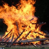 Rifiuti abbandonati dopo la grigliata, sfogo del sindaco di Mattie: "Non accendete fuochi, rischio incendio" Rifiuti abbandonati dopo la grigliata, sfogo del sindaco di Mattie: "Non accendete fuochi, rischio incendio"
