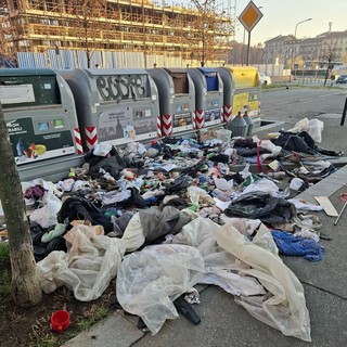 La denuncia del consigliere Morando: “Marciapiedi trasformati in discariche”