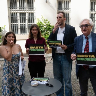 Una canna in Comune e un appello, i Radicali rilanciano il tema droghe leggere