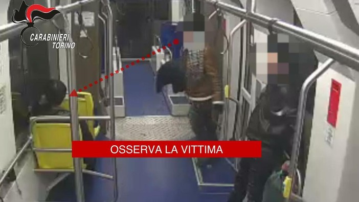 La vittima è stata adocchiata a bordo di un tram