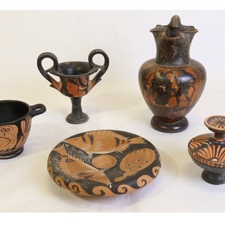 Alcuni dei reperti archeologici ritrovati dai carabinieri