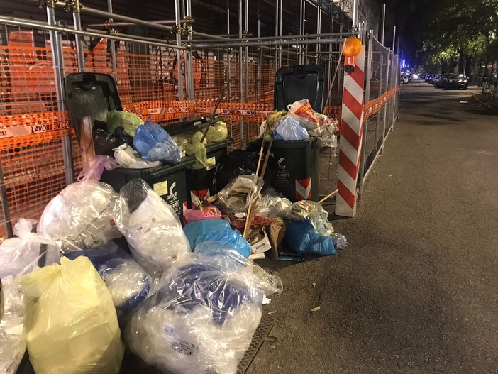 Pozzo Strada in rivolta per schiamazzi e cattivi odori