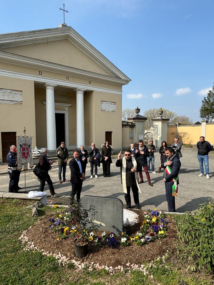 L'inaugurazione del memoriale per le vittime del Covid a Moncalieri