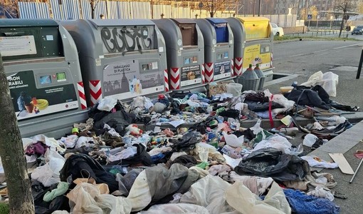 La denuncia del consigliere Morando: “Marciapiedi trasformati in discariche”