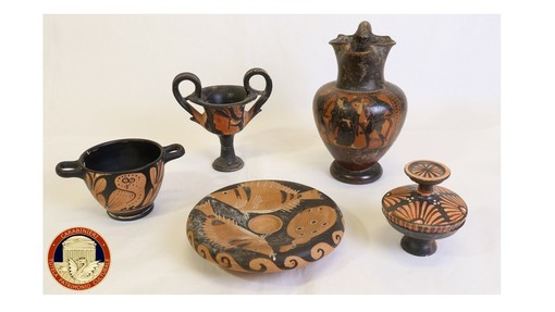 Alcuni dei reperti archeologici ritrovati dai carabinieri