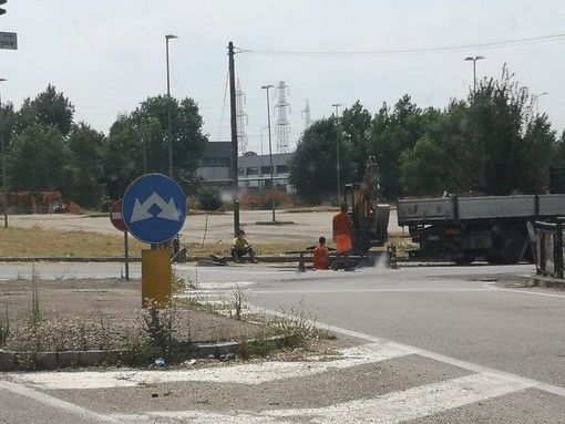 Ordinanza caldo, il problema per i sindacati è che nessuno controlla: “Non si può scegliere tra morire di caldo o di fame” Ordinanza caldo, il problema per i sindacati è che nessuno controlla: “Non si può scegliere tra morire di caldo o di fame”