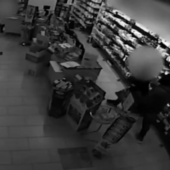 Paura nel centro: con un coltello rapina una farmacia, poi ci riprova. Fermato dalla Polizia