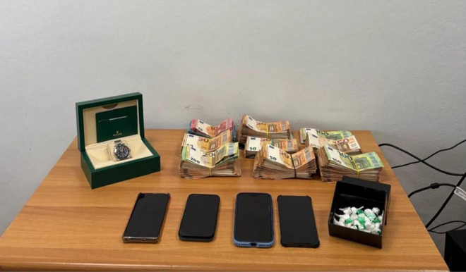 Maxi sequestro in Barriera: cocaina, Rolex e oltre 60mila euro in contanti in casa della coppia