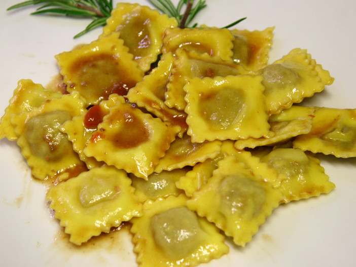 Gli agnolotti, uno dei piatti tipici sulla tavola del Natale