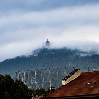 Afa addio? A Torino temperature a picco sotto i 19°, freddo polare in quota e raffiche oltre i 120 km/h a Superga