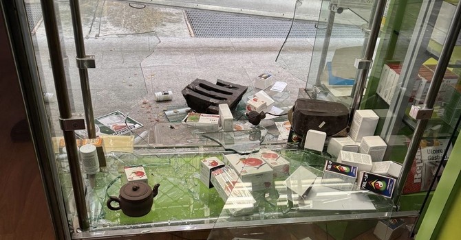 Spaccate nel centro di Torino, non si placa l'ondata