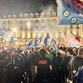 Beffa a Torino, la festa scudetto è del Napoli: in centro bandiere azzurre, caroselli e fuochi d'artificio [FOTO E VIDEO]