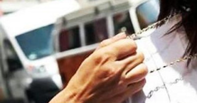 L'anziana fu rapinata della sua collanina