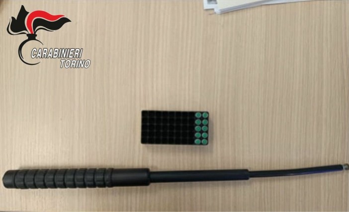 Uno degli oggetti sequestrati dai carabinieri