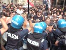 Polizia e militari scendono in piazza "contro le violenze e le strumentalizzazioni" Polizia e militari scendono in piazza "contro le violenze e le strumentalizzazioni"