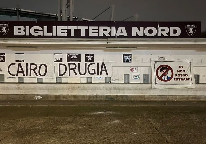 "Cairo al cimitero": ancora striscioni dei tifosi del Toro contro il presidente