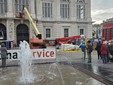 Spostamento di statue, questa mattina in piazza Castello