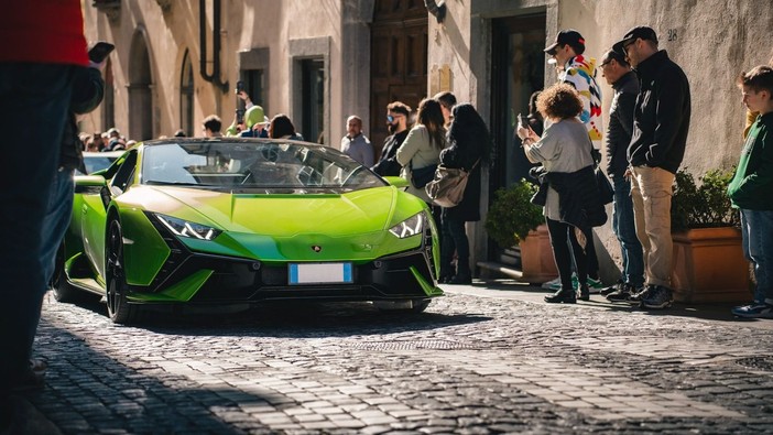 Nel centro storico di Moncalieri domenica all'insegna delle Supercar (foto d'archivio)