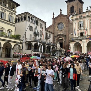 Moncalieri si mobilita per Gaza: &quot;Basta bombe e bambini alla fame&quot;