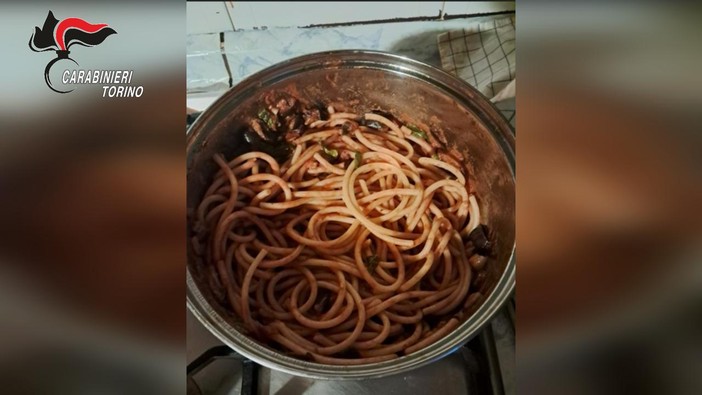 Venaria Reale: si finge chef, organizza una cena e narcotizza gli spaghetti di un 68enne per derubarlo