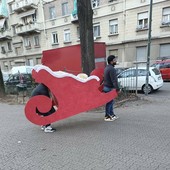 La slitta di Babbo Natale dura 7 giorni: “Hanno vinto i vandali" La slitta di Babbo Natale dura 7 giorni: “Hanno vinto i vandali"