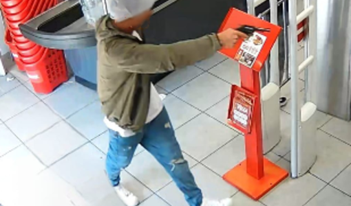 Alcune delle immagini delle rapine messe a segno dall'uomo arrestato