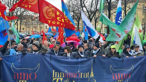 La pioggia non ferma l’amore di Torino per l’auto