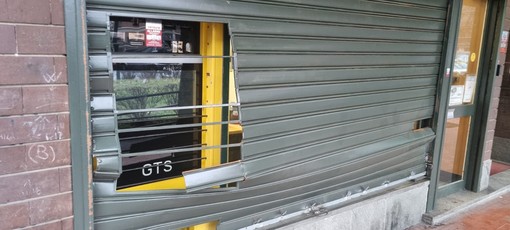 Doppia spaccata nella notte, torna l’allarme sicurezza a Mirafiori Sud