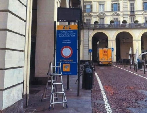 Nuovi parcheggi per residenti in Quadrilatero Romano: arrivano le strisce giallo-blu