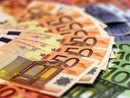 Piazza Bernini, uomo in fuga getta nella spazzatura un &quot;bottino&quot; di gioielli e 123mila euro in contanti