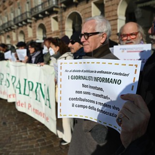 Legge Bavaglio, i giornalisti piemontesi manifestano sotto la Prefettura di Torino