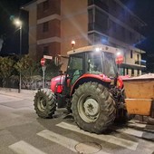 Beinasco, mezzi spargisale in azione per combattere i rischi del grande freddo Beinasco, mezzi spargisale in azione per combattere i rischi del grande freddo