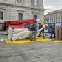 Spostamento di statue, questa mattina in piazza Castello