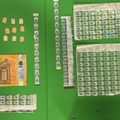 Il materiale sequestrato a Strambino Il materiale sequestrato a Strambino