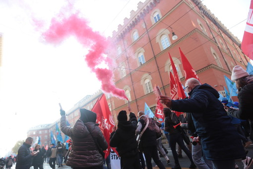 Venerdì anche Torino è in piazza per lo sciopero generale contro la legge di Bilancio di Meloni Venerdì anche Torino è in piazza per lo sciopero generale contro la legge di Bilancio di Meloni