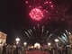 Torino, San Giovanni da sogno: in piazza Vittorio 50.000 persone con il naso all’insù per i fuochi d’artificio
