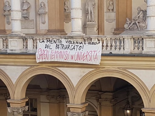 Contestazione a Torino durante il convegno contro la violenza sulle donne