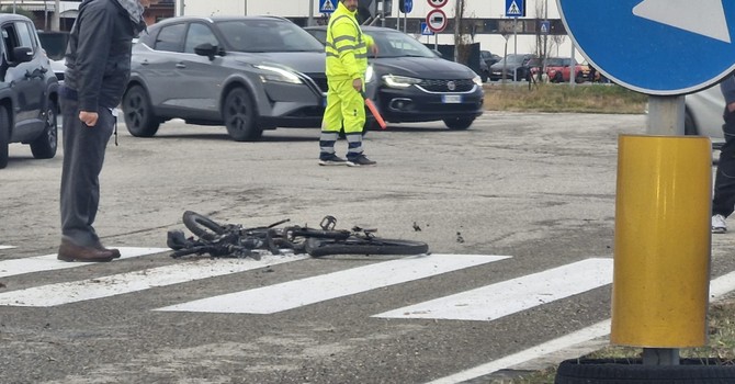 L'uomo è stato portato in ospedale con l'elicottero, condizioni gravissime L'uomo è stato portato in ospedale con l'elicottero, condizioni gravissime