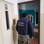 Il garage e l'appartamento erano da tempo occupati abusivamente da una famiglia rom Il garage e l'appartamento erano da tempo occupati abusivamente da una famiglia rom